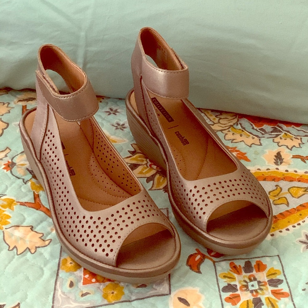 Clarks Wedge w/ankle strap